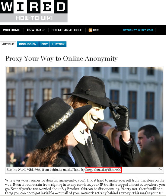 Foto de las mscaras de Anonymous en las protestas World Revolution 2011 en Praga, usada en Wired How-to wiki