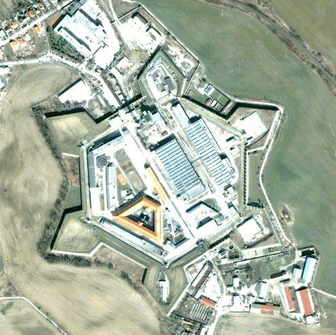 La fortaleza en estrella de Leopoldov en los mapas de Turismogoogle