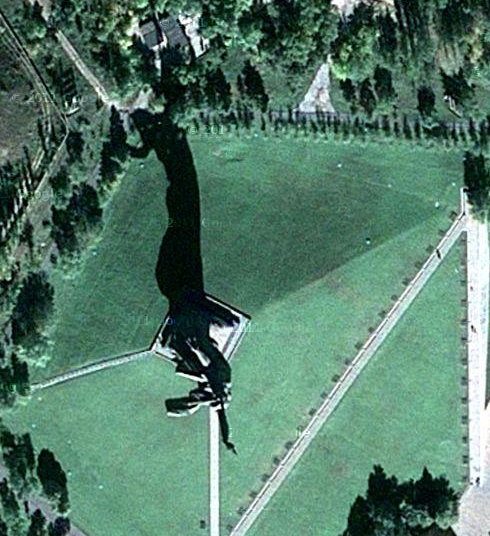 La estatua de la Madre Patria llama en los mapas de Turismo Google