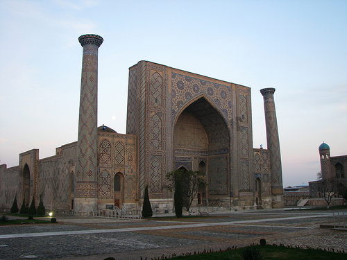 Ulugbek Madrasah - Registan as daylight fades 1